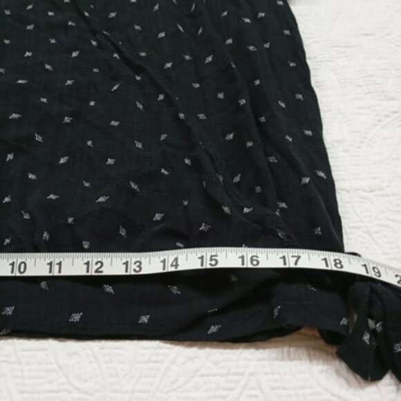 Universal Thread Womens Black Wrap Top With Tie Detail Size M - Picture 10 of 12